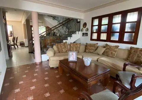VENDO CASA EN ARROYO HONDO CON 300 MTS DE SOLAR