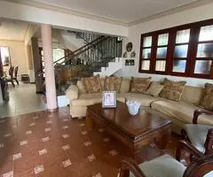 VENDO CASA EN ARROYO HONDO CON 300 MTS DE SOLAR